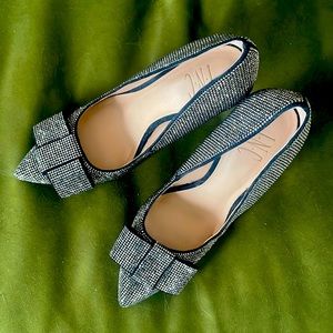 Practically brand new heels! Worn once and in great condition!